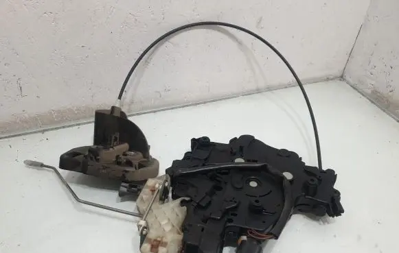 Volkswagen Caddy Sliding door lock 2K0843653AS