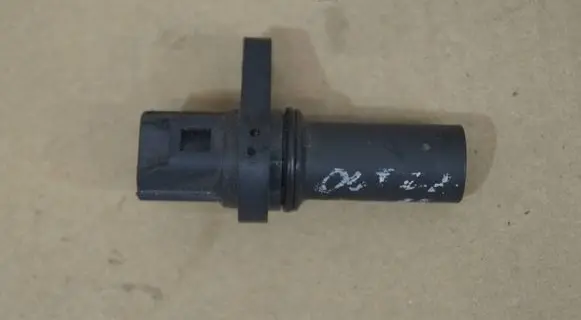 Mitsubishi ASX Crankshaft position sensor 1865A126 J5T319723425