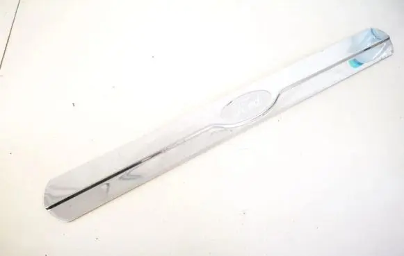 Front sill trim cover