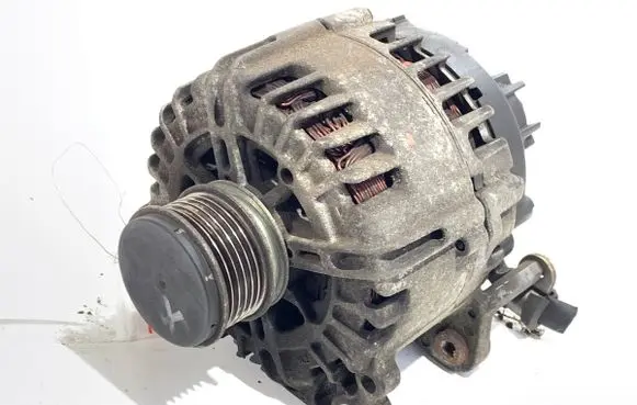 Volkswagen Polo V 6R Generator/alternator 03P903023D