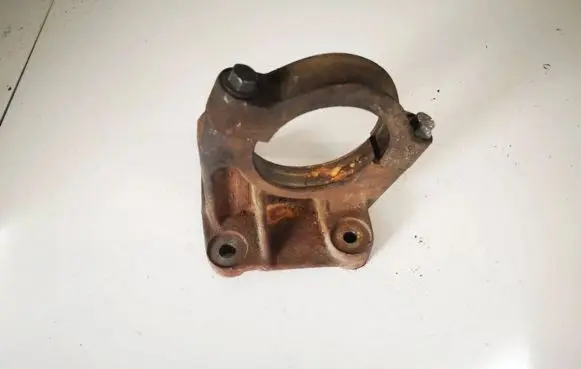 Volvo XC90 Engine mounting bracket 9143465