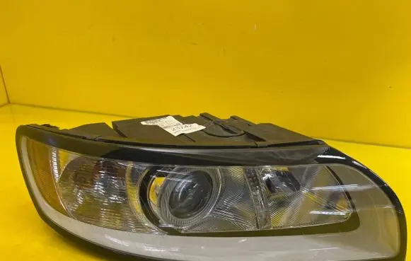 Volvo V50 Headlight/headlamp 30763034