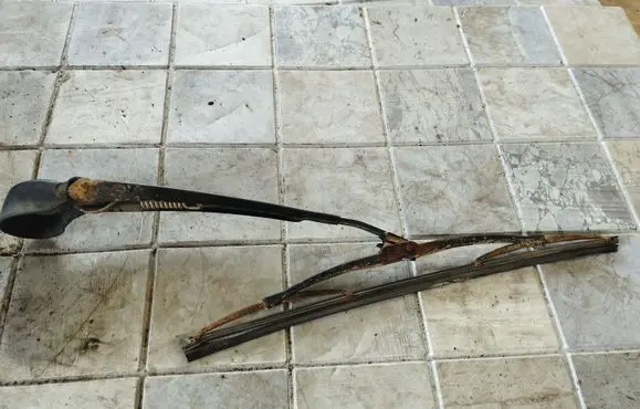Skoda Octavia Mk1 (1U) Rear wiper blade arm 1U9955707B
