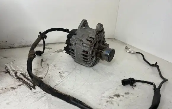 Volkswagen Golf VII Generator/alternator 04E903015 5Q0971230HS 5Q0971230