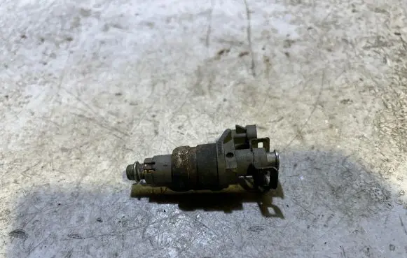Opel Zafira A Fuel injector 12569091