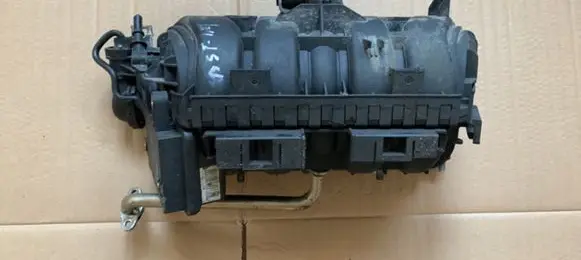 Opel Astra H Intake manifold 55559829