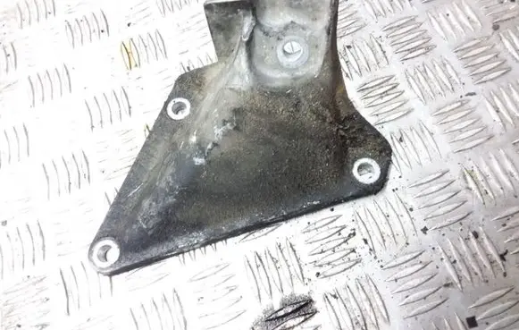 BMW 5 E60 E61 Engine mounting bracket 6761149