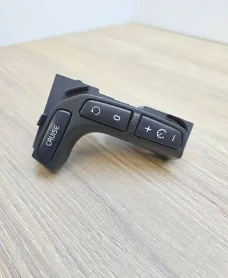 Volvo V70 Steering wheel buttons/switches 9452797