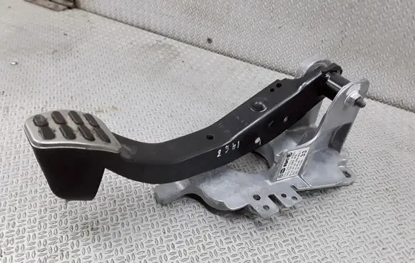 Volkswagen Eos Brake pedal 1K2721057AG