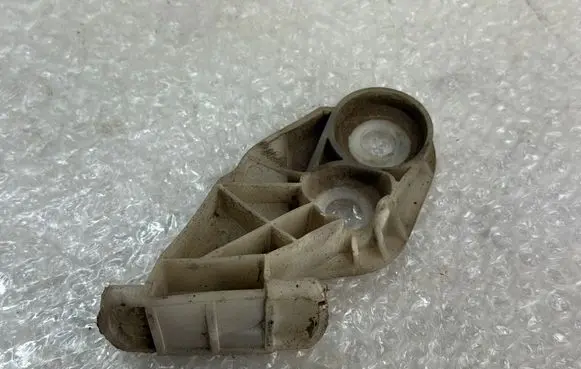 Front bumper mounting bracket