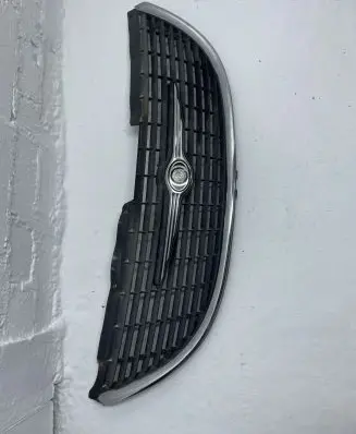 Chrysler Grand Voyager IV Front bumper upper radiator grill 4857522AA 5043