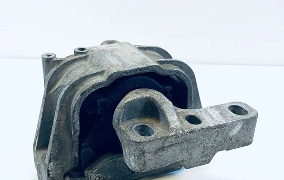 Volkswagen Touran I Engine mount bracket 1K0199262AT