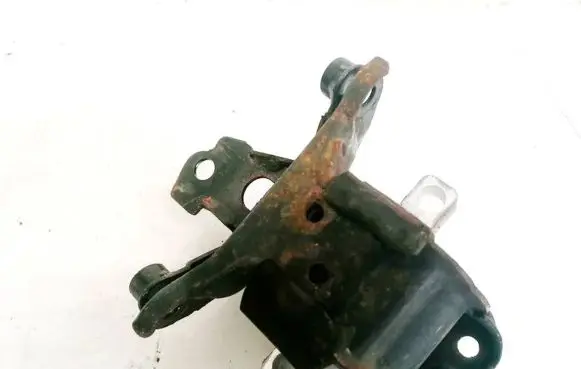 Engine mount bracket
