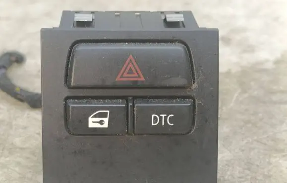 BMW 3 E90 E91 Hazard light switch 6945653