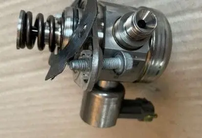 Opel Astra J In-tank fuel pump 0261520072II