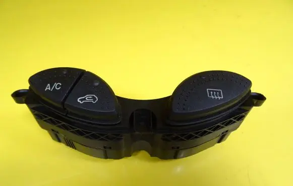 Ford Focus Windscreen/window heater switch 98AG19A945BG
