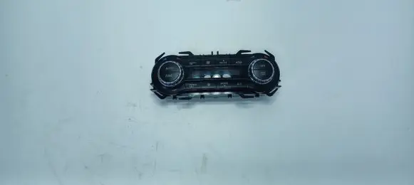 Mercedes-Benz B W246 W242 Climate control unit A2469000815