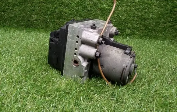 Audi A4 S4 B5 8D ABS Pump 0265211002 8D0614111