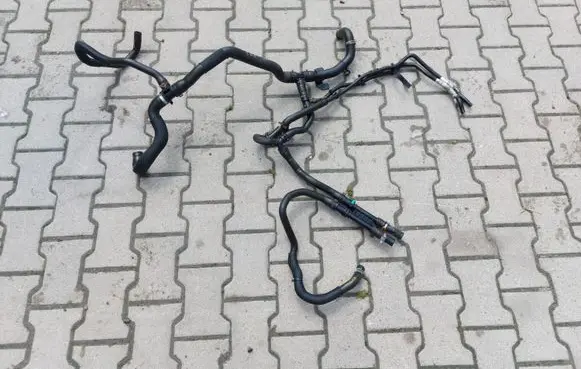Engine coolant pipe/hose