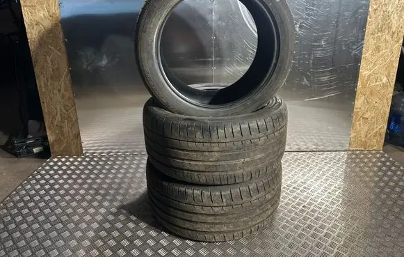 Volkswagen Touareg I R20 summer tire