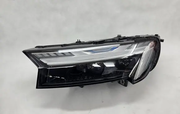 Audi Q7 4M Headlight/headlamp 4M0941085D