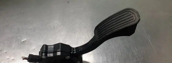 Toyota Prius+ (ZVW40) Accelerator throttle pedal 7811047100 1988002420 04B02D00064