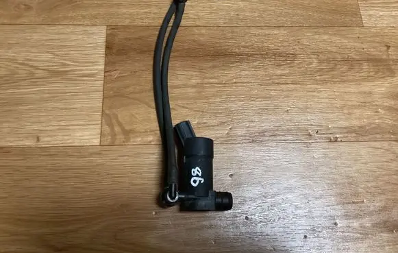 Ford Mondeo MK IV Windscreen/windshield washer pump 1S7117K624 T655C