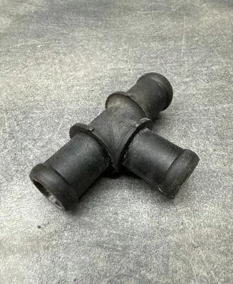 Volkswagen Touran I Engine coolant pipe/hose 2162020 202020