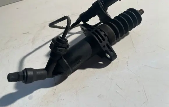 BMW 1 E81 E87 Clutch master cylinder 6775872