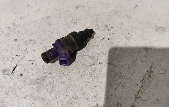 Volvo S40, V40 Fuel injector 9125118