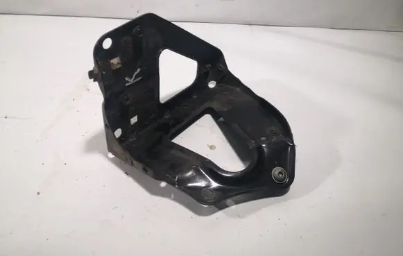 Audi A6 S6 C6 4F Fender mounting bracket 4F0821135B