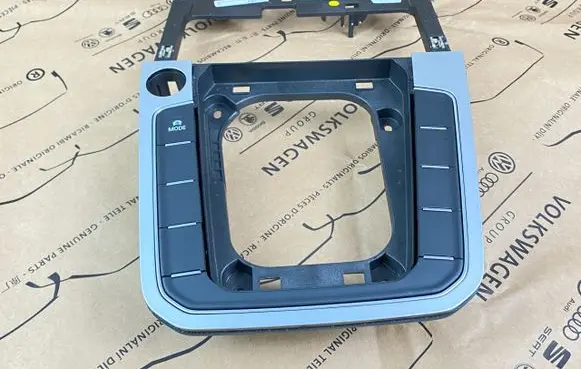 Volkswagen PASSAT B8 Panel drawer/shelf pad 