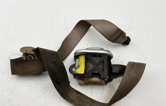Toyota Land Cruiser (J120) Front seatbelt