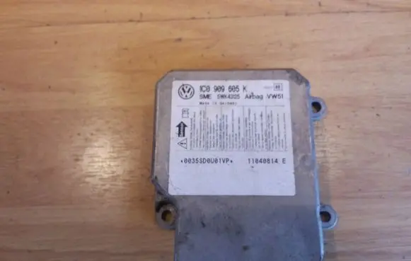 Skoda Fabia Mk1 (6Y) Airbag control unit/module 1C0909605K 5WK43125 11040814E