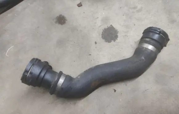 BMW 5 E39 Engine coolant pipe/hose 11612249669E
