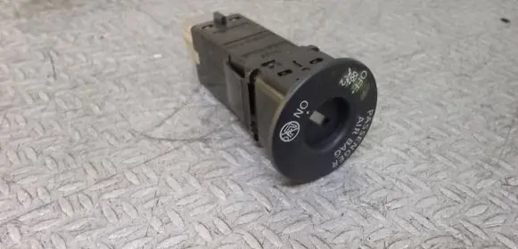 Nissan Note (E12) Passenger airbag on/off switch 