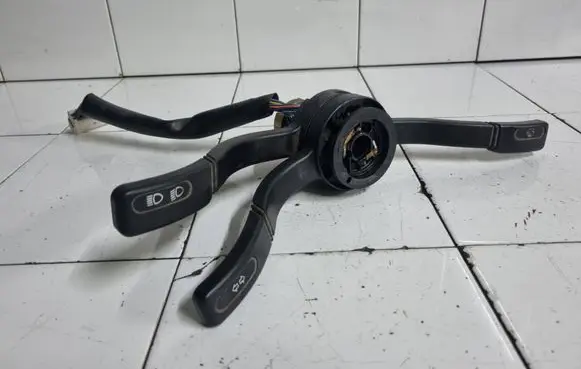 Wiper turn signal indicator stalk/switch