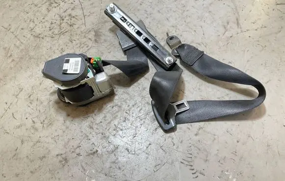 Mercedes-Benz Sprinter W906 Front seatbelt 601384100 000R000
