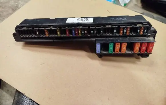 BMW 5 E60 E61 Fuse box set 6957330 18917 13A41