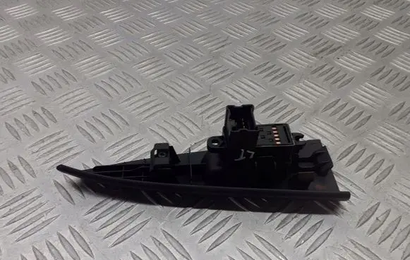 Nissan Note (E11) Quarter vent window switch 82969U10