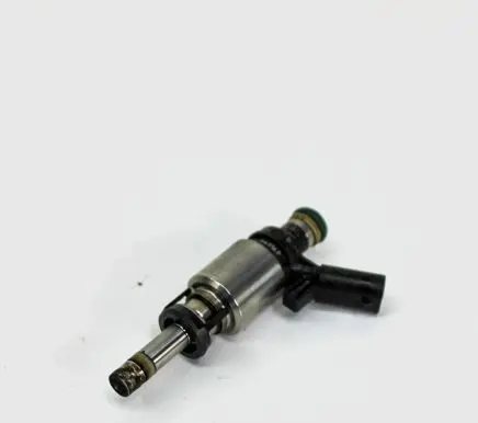 Audi Q3 8U Fuel injector 06H906036P
