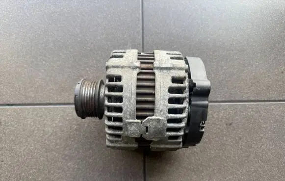 Volkswagen PASSAT B7 Generator/alternator 03L903023D