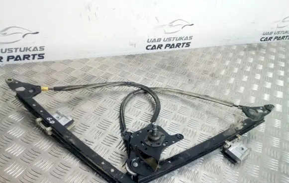 Rear door manual window regulator