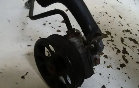 Opel Antara Power steering pump mounting bracket 