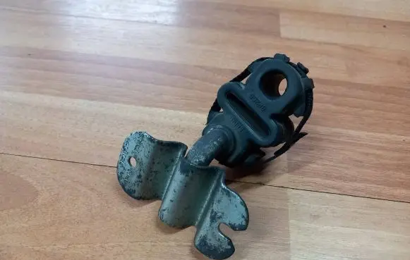 Muffler mount bracket/holder