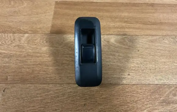 Nissan Primera Electric window control switch 25411