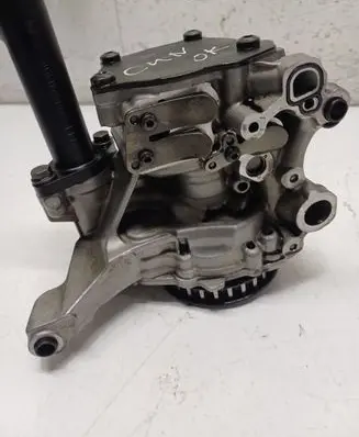 Volkswagen PASSAT B8 Oil pump 04L145208H