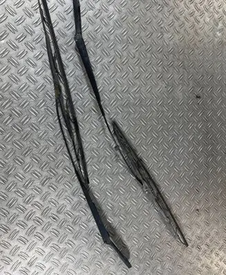 Volkswagen Transporter - Caravelle T5 Front wiper blade arm 7H1955409