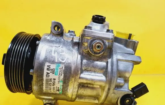 Volkswagen Golf V Air conditioning (A/C) compressor (pump) 1K0820859F