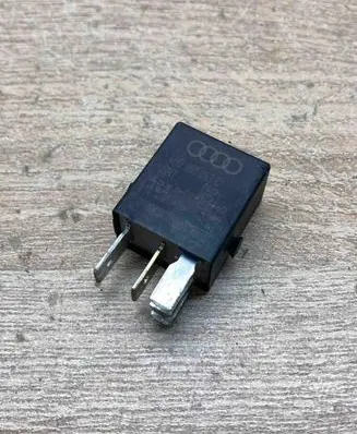 Volkswagen PASSAT B7 Other relay 4H0951253C V23374A1001X010 SN7